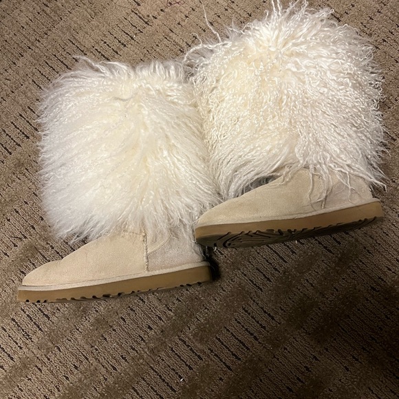 GONE! Tall Mongolian fur Ugg boots size 7 - Picture 1 of 5